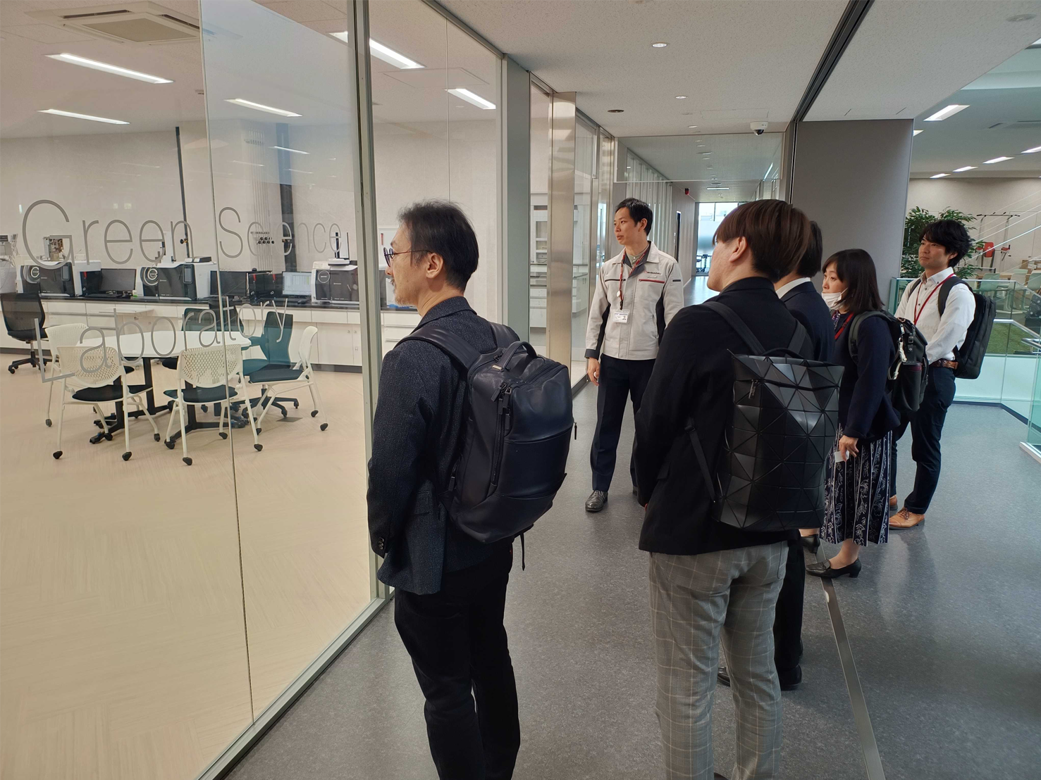 15-LabTOUR-002